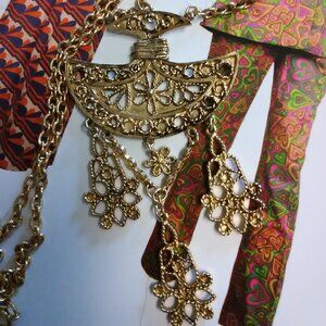 Vintage CORO gold tone dangle pendant necklace